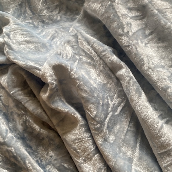 URBAN OUTFITTERS Corina Pastel Blue Velvet Midi Dress - Picture 7 of 9